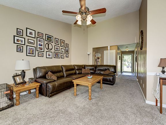 3rd image of 2060 Schubert Dr