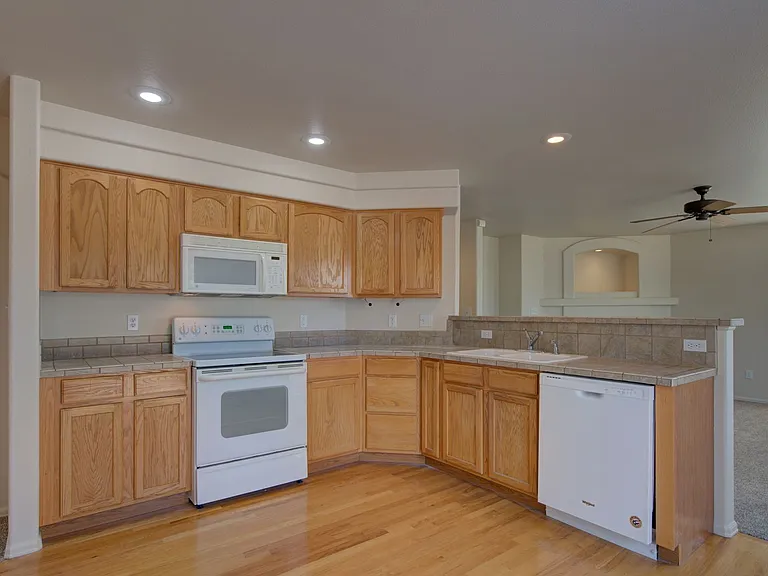 1352 Lookout Springs Dr — Photo 10