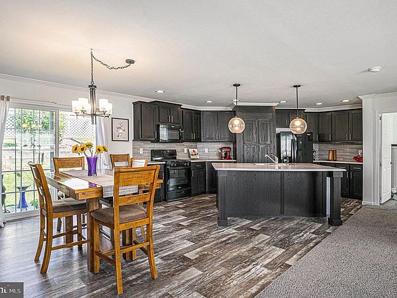 4th image of 906 Lakeview Dr