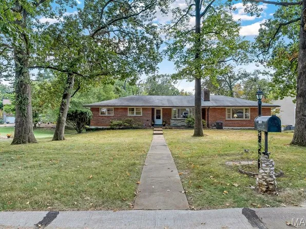 12426 Cinema Ln, Saint Louis, MO 63127