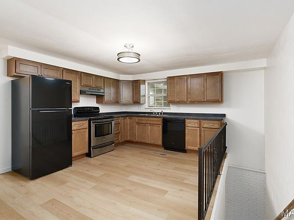 4th image of 210 Anderson Ln