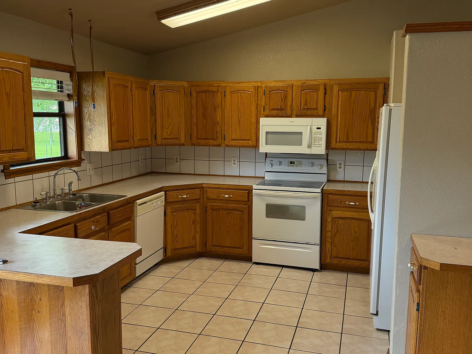 3 bed, 1600 sqft, $1,650 — Photo 4