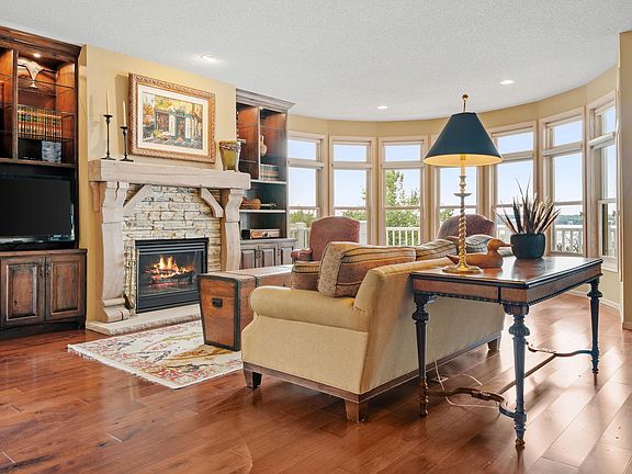 3rd image of 724 Widsten Cir