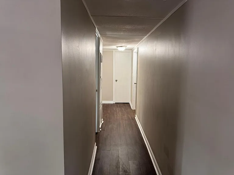 211 W Little Indian Trl NE — Photo 3