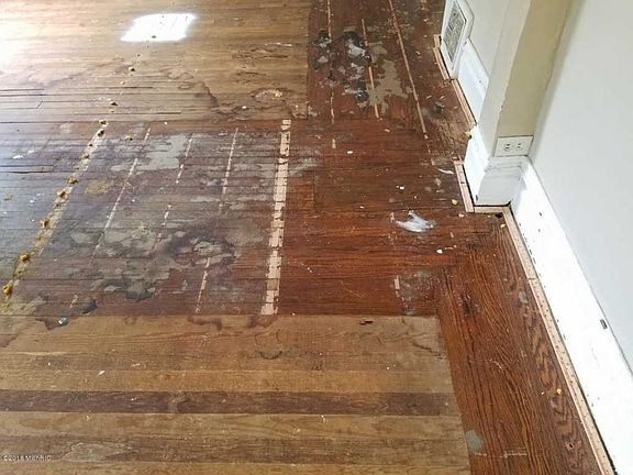 4th image of 431 Central Ave