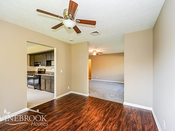 4th image of 35 Old Orchard Ln