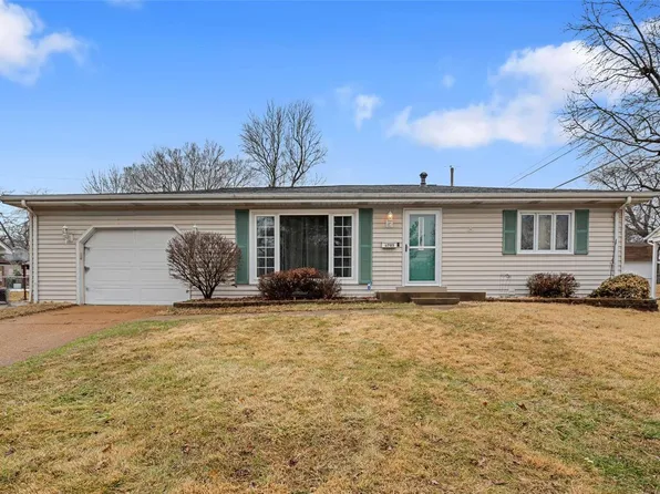 6705 Vineland Dr, Hazelwood, MO 63042