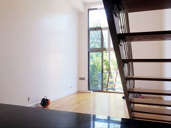 4th image of 162 Scholes St #2R