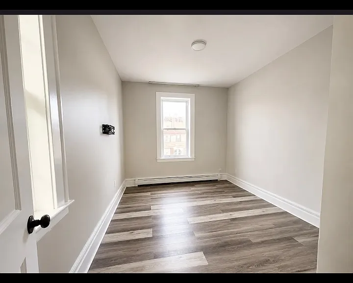 380 N 11th St #5L — Photo 5