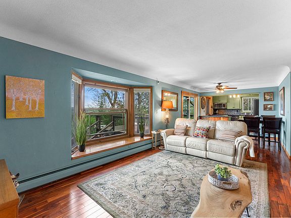 4th image of 1002 Terrace Ln