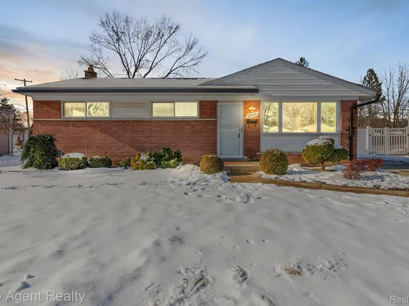 35929 Sherborne Dr, Clinton Township, MI 48035