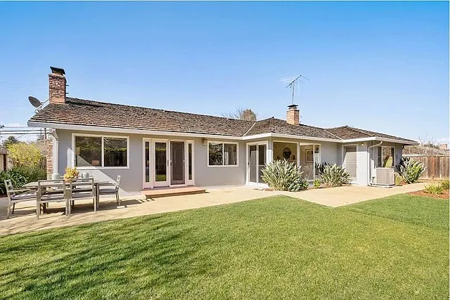 439 Valencia Dr — Photo 7