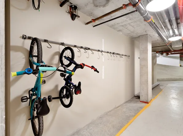 3707 Blackstone Avenue image 25 of 35