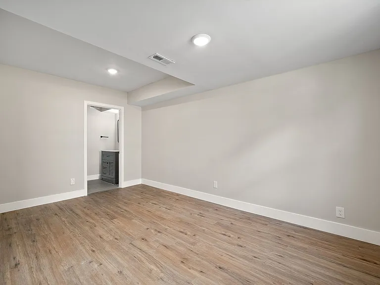 1629 Forest Ave — Photo 22