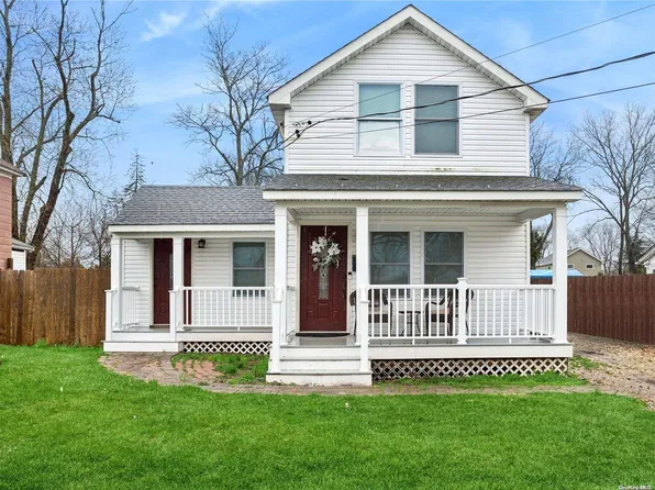 30 Liberty Street, Patchogue, NY 11772