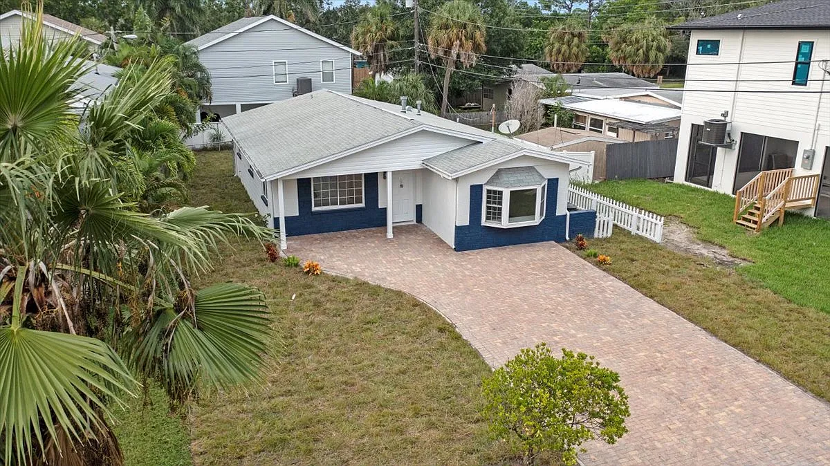 3 bed, 1361 sqft, $2,500 — Photo 1