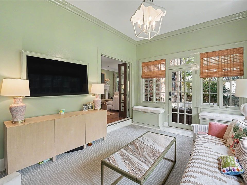 28th image of 27 E 49th Street