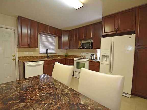 3rd image of 2501 Taylor St