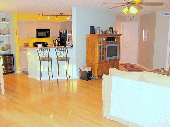 3rd image of 850 Southmeadow Cir #28-101