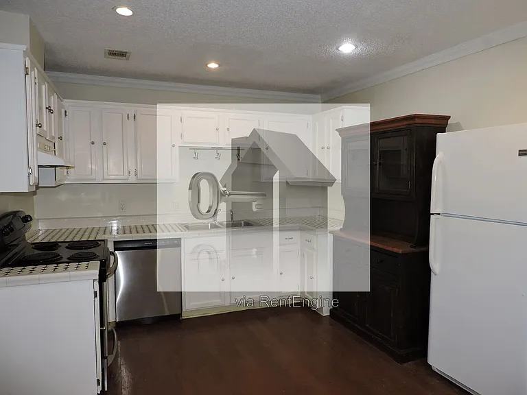 7823 Dartmoor Dr — Photo 5