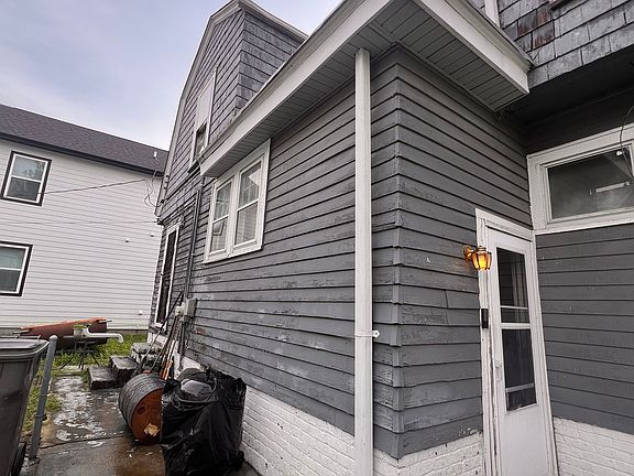 2nd image of 3369 Broadway St
