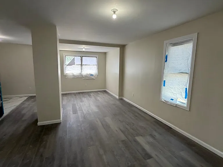 27 Lockman Ave #J — Photo 2