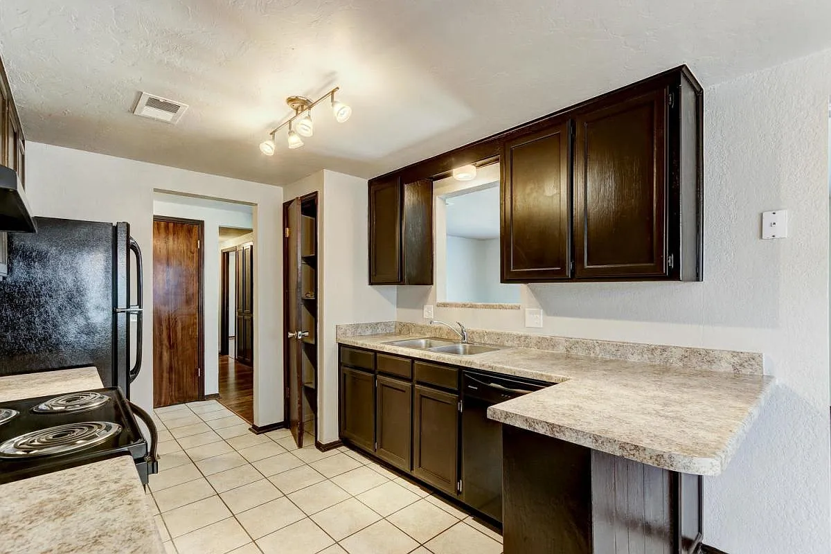3 bed, 1220 sqft, $1,450 — Photo 4