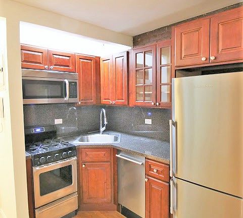 4th image of 60 W 84th St