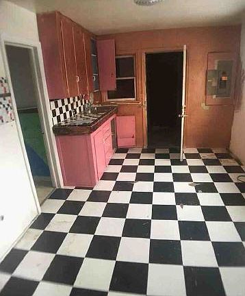 2nd image of 222 Wall St N