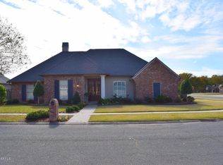 211 Cornish Pl, Youngsville, LA 70592