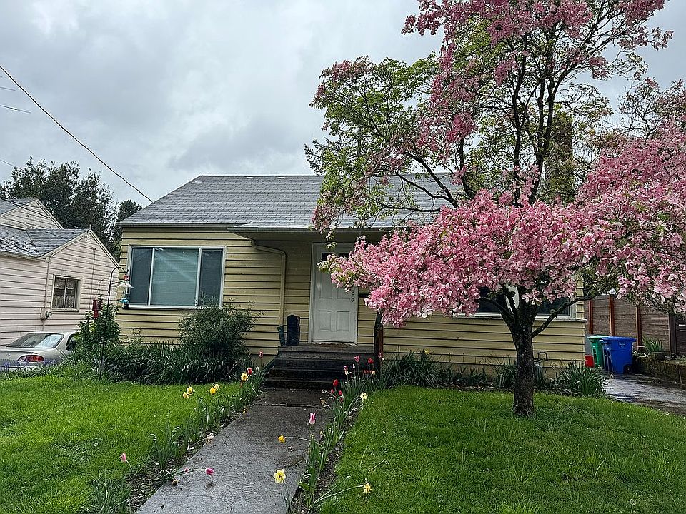 2nd image of 2341 SE Tibbetts St