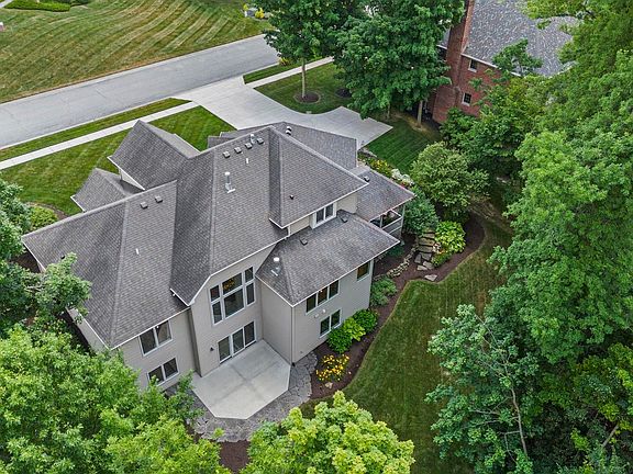 4th image of 202 Royal Crest Dr
