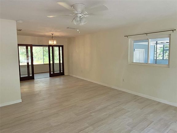 4th image of 250 Lake View Dr