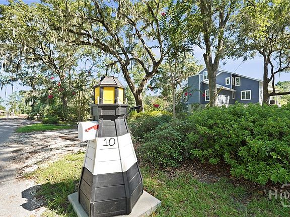 2nd image of 10 Pinetree Road