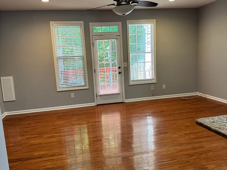 185 Galecrest Dr — Photo 4
