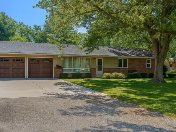 104 Central Ct, Watseka, IL 60970