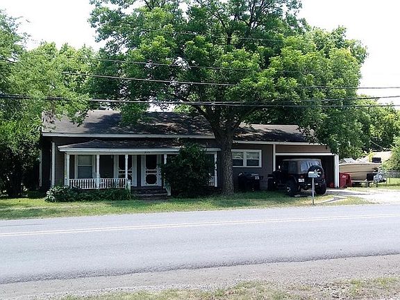 2nd image of 215 E Fannin St