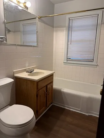 2448 S Victoria Ave — Photo 11