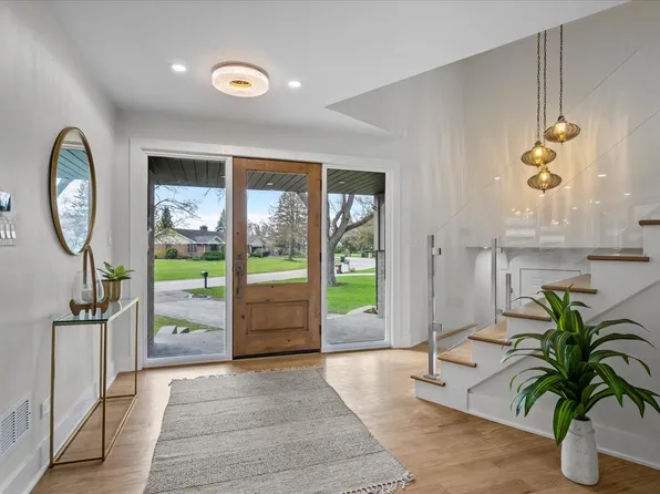 3492 Whirlaway Dr, Northbrook, IL 60062