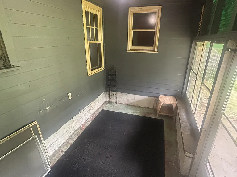 1050 Clearview St NW — Photo 9