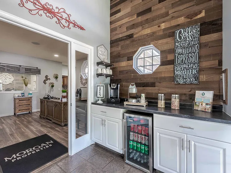 Blankenbaker Crossings Apartment Homes — Photo 16