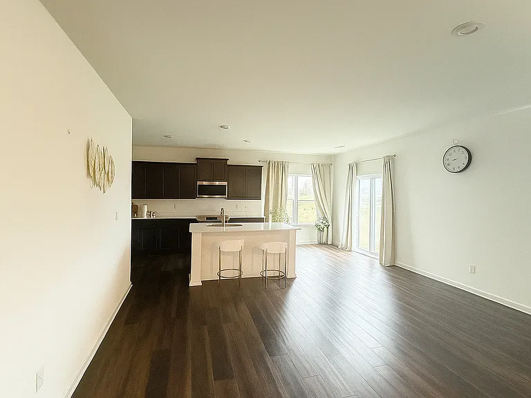 4378 Ashworth Ln — Photo 3