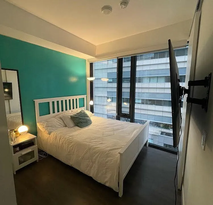 215 Queen St W #605A