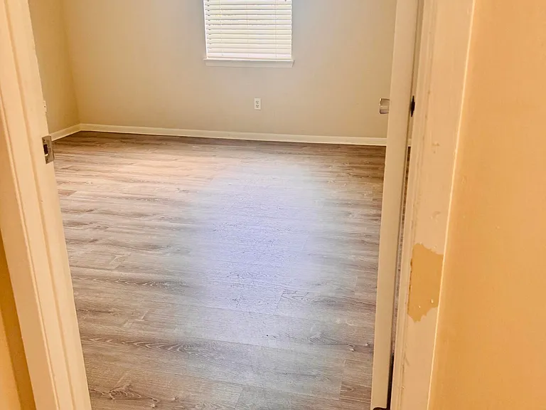618 Gabriel St — Photo 19
