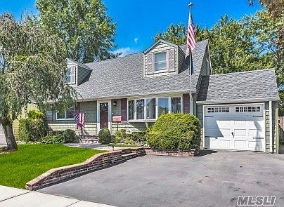 1st image of 13 Croyden Ln