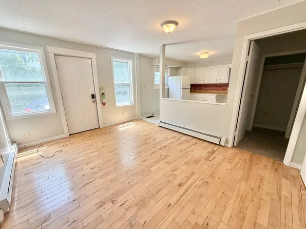 3 Bedroom Apartment In Burlington Vt Available Now! Off Street Parking, Laundry, Heat Included., 45 N Winooski Ave, Burlington, VT 05401