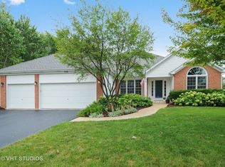 536 Hammer Ln, North Aurora, IL 60542