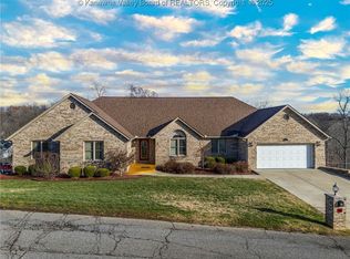 5 Twin Oaks Dr, Huntington, WV 25701