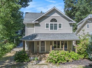 35 3rd St, South Haven, MI 49090