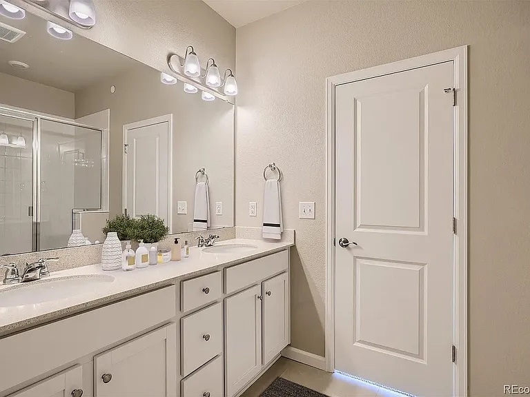1849 S Poplar Ct — Photo 28